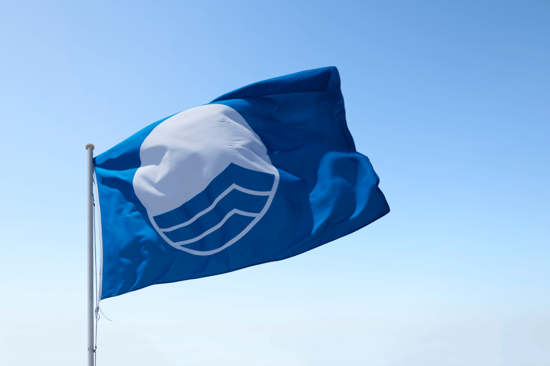 2025 MAY QUEALY Kent Coastline Now Has 8 Blue Flag Award Beaches HUTS