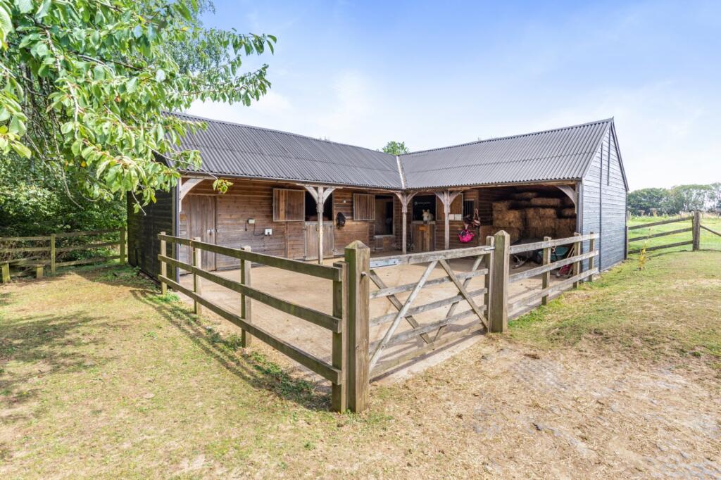 2025 october quealy and co otterden farmhouse 3