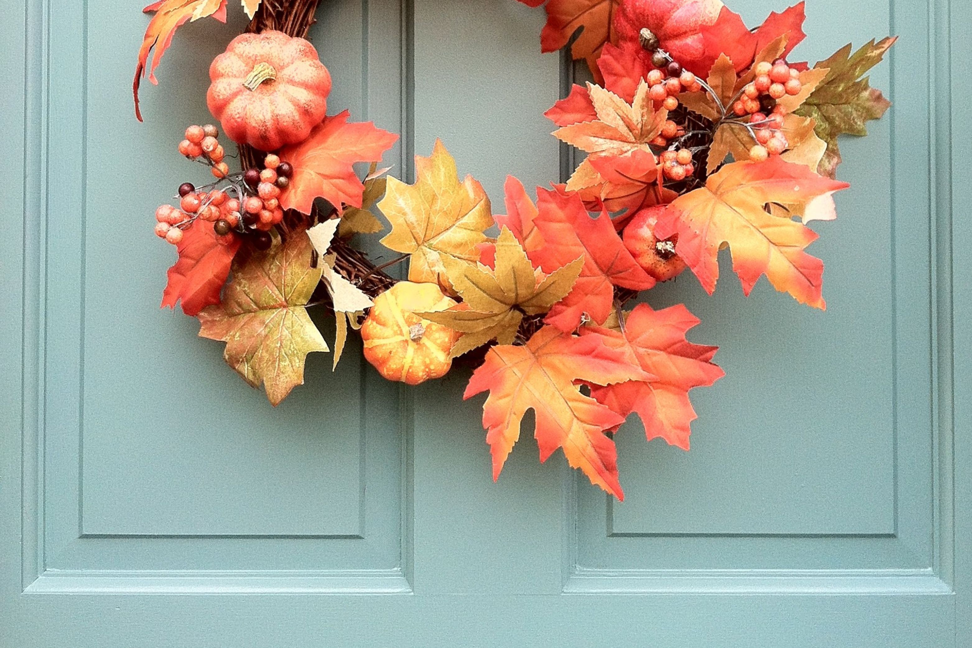 2025 october quealy autumn wreathe on green door in rainham