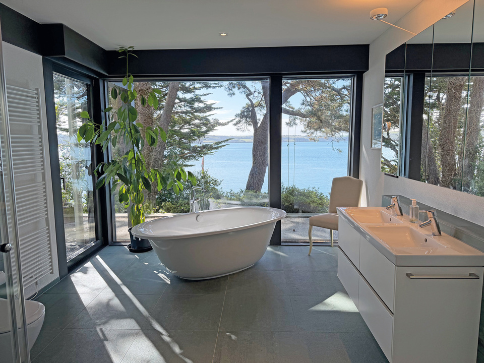 2026 june quealy a holiday home to dream about in cornwall 10